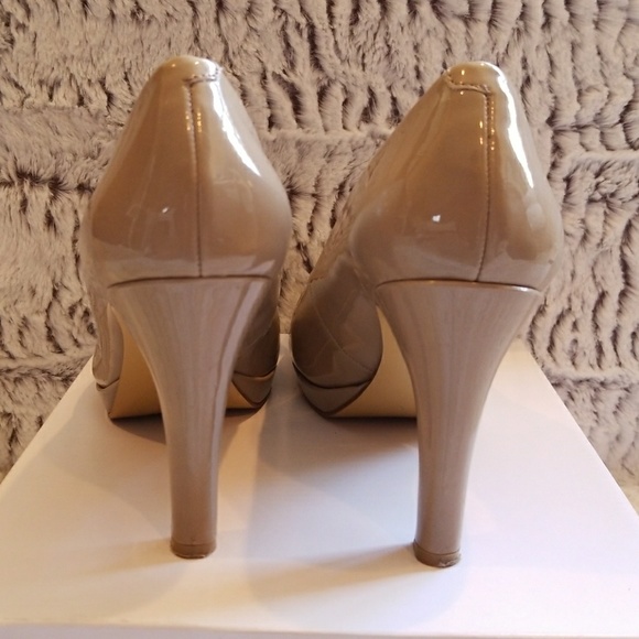 Bandolino Patient Leather Nude Pump - Picture 5 of 8